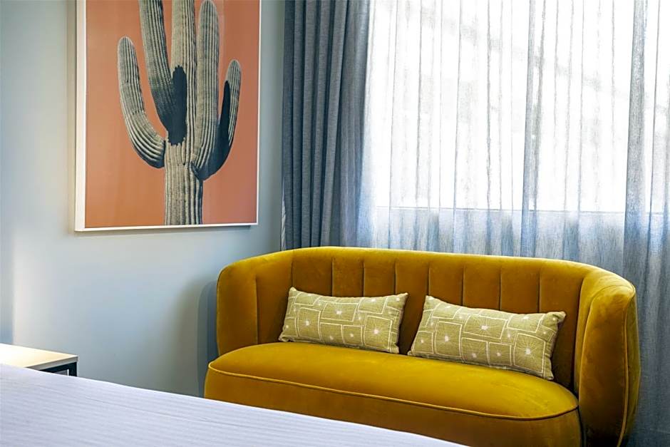 Nightcap at Sandbelt Hotel