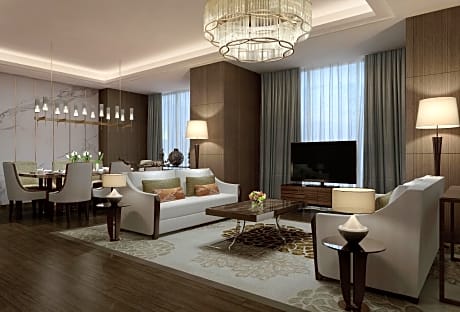 Club Cloud Elite lounge access, Vice Presidential Suite