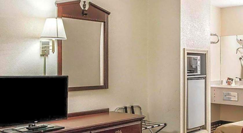 Econo Lodge Inn & Suites Tuscaloosa I-20