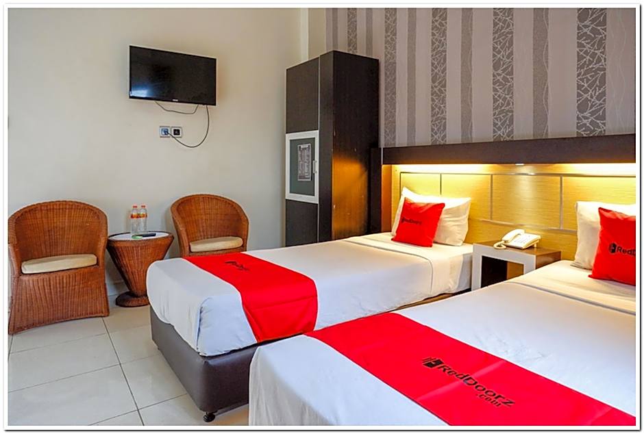 RedDoorz @ Hotel Bumi Palupy