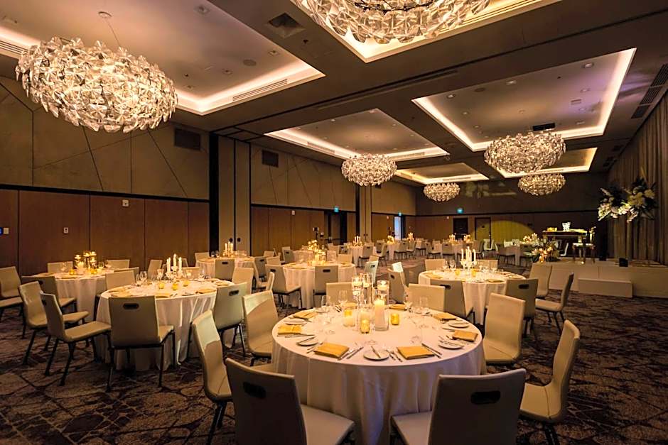 Humaniti Hotel Montreal, Autograph Collection