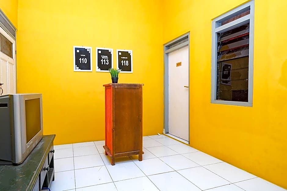 OYO Life 2867 Kos Kuning