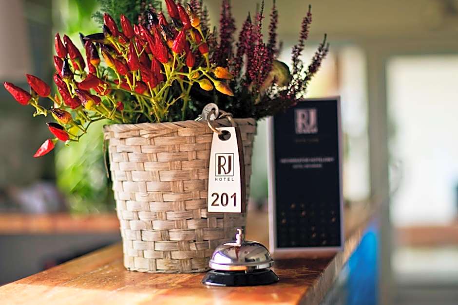 RJ Hotel