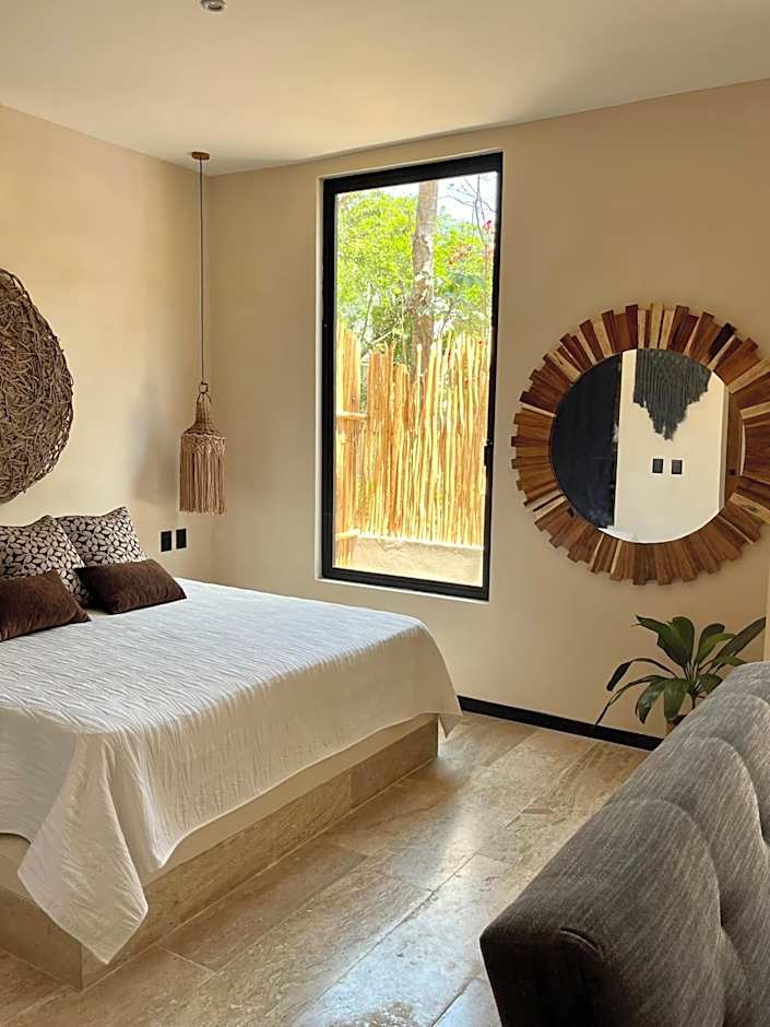 Studio w/Plunge Pool & Kitchen