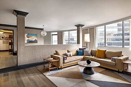 Penthouse 1 King 2 Doubles 2 Bedroom Suite