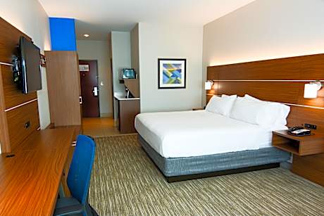 1 King Bed Standard Comm Accessible