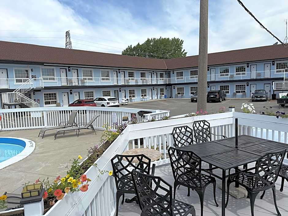 Falls Lodge by the Falls (Formerly Knights Inn)