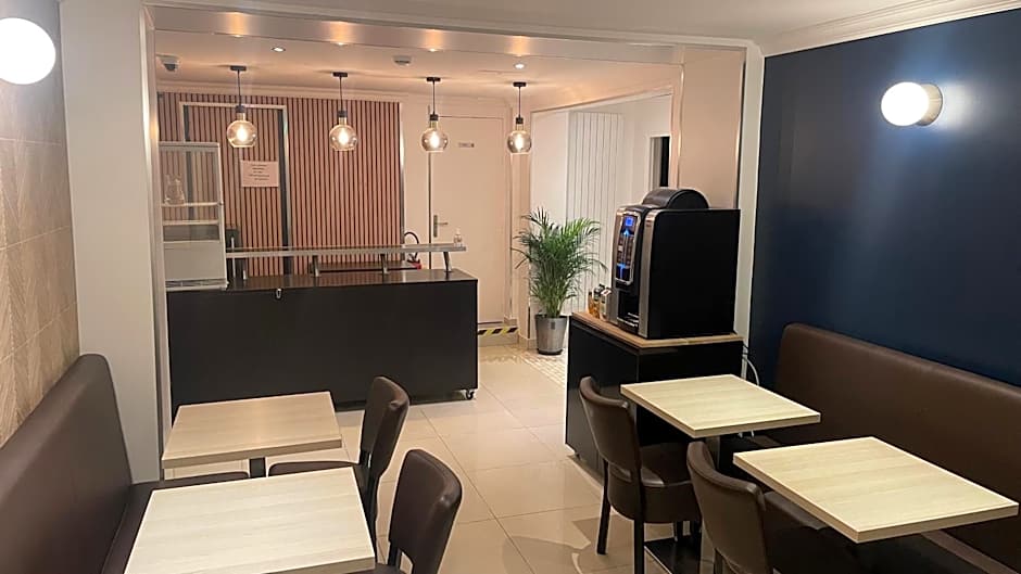 Mary's Hotel Republique