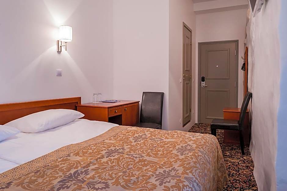 Three Crowns Residents