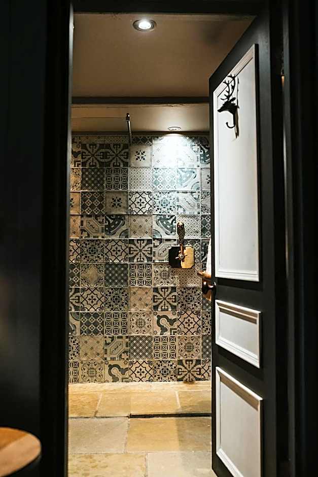 Le Petit Chateau & William de Percy