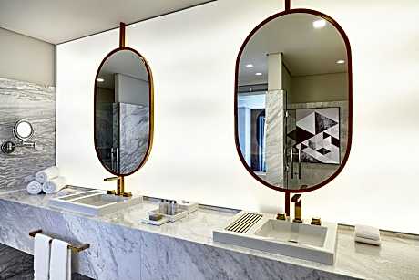 Presidential Suite, Presidential Suite, 1 King, Top floor