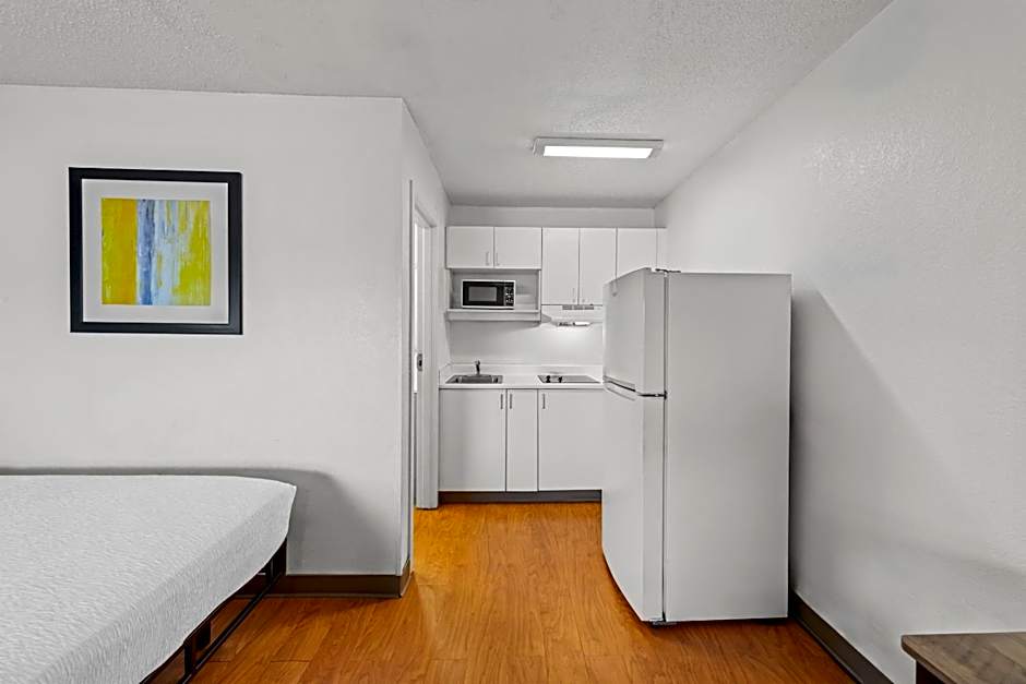 Birch Hill Suites Kansas City - Independence