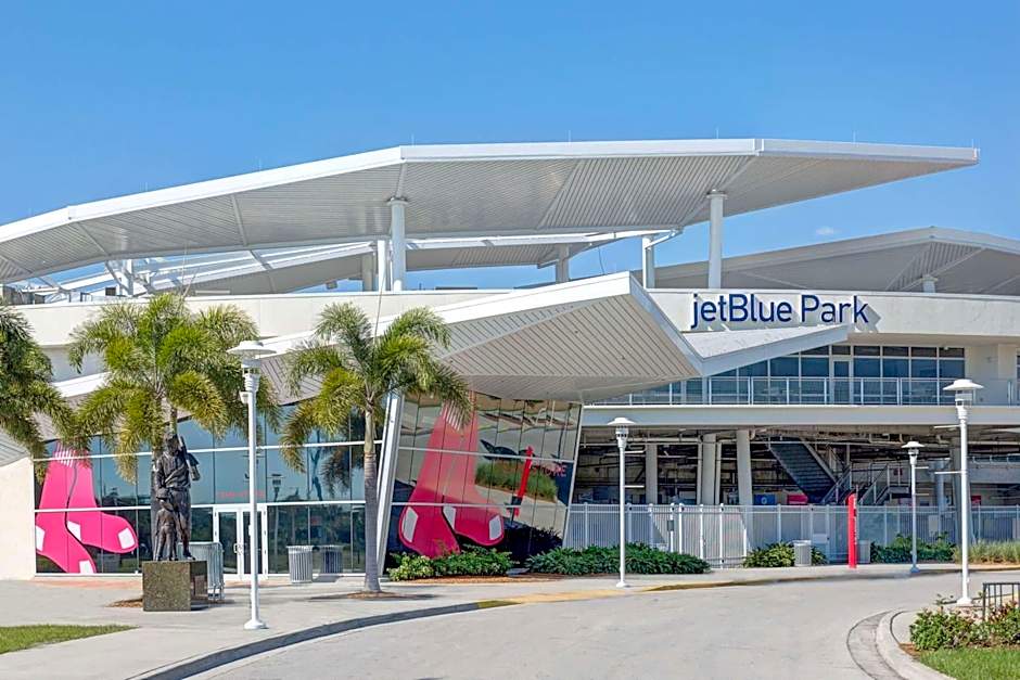 Howard Johnson by Wyndham Ft. Myers FL