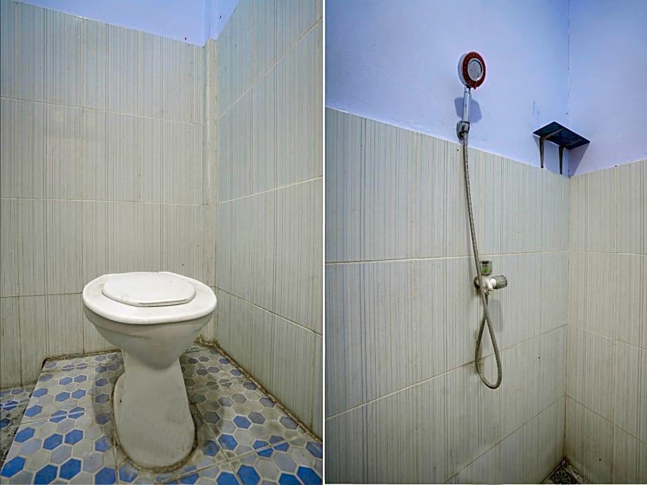 Hotel O Sahabat Syariah Near Plasa Telkom Bawean