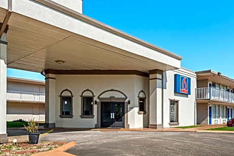 Studio 6 Hammond, LA I12 I55