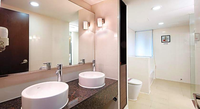New World Hotel