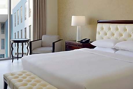 Superior King Room with Shuttle Bus to JBR Beach and various shopping malls