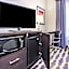 La Quinta Inn & Suites by Wyndham Lynchburg At Liberty Univ.