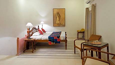 Heritage Comfort - Enjoy 15% off on non-Alcoholic Mini Bar, Hi-Tea, 10% off on Laundry, 15% off on SPA or a Vintage Car Ride