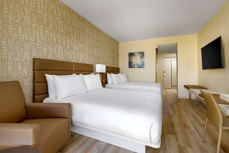 Queen Room with Two Queen Beds - Hearing Accessible