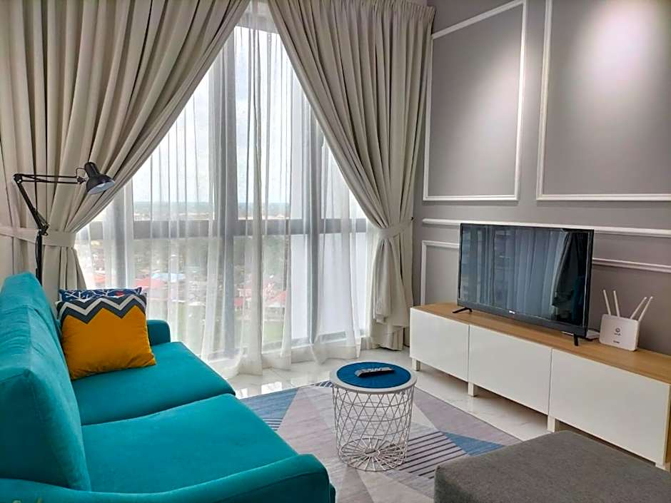 Zulanie Suite Troika Residence, SPACIOUS AND COZY WITH POOL, Free Wifi & Netflix in Golden Triangle of Kota Bharu