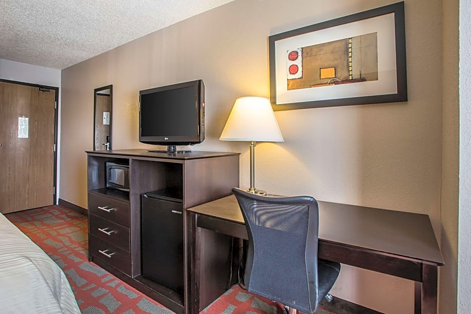 Photo 1 of 4 of 1 King Bed, Accessible, Nonsmoking
