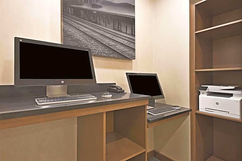 La Quinta Inn & Suites by Wyndham Morgantown
