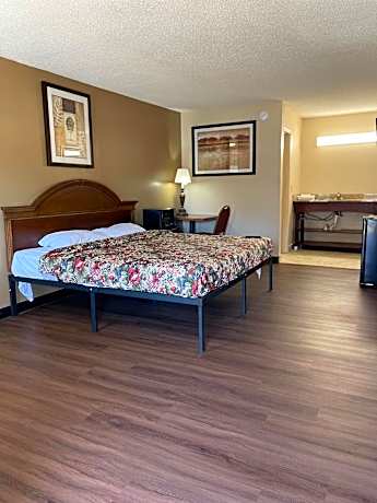 DELUXE INN