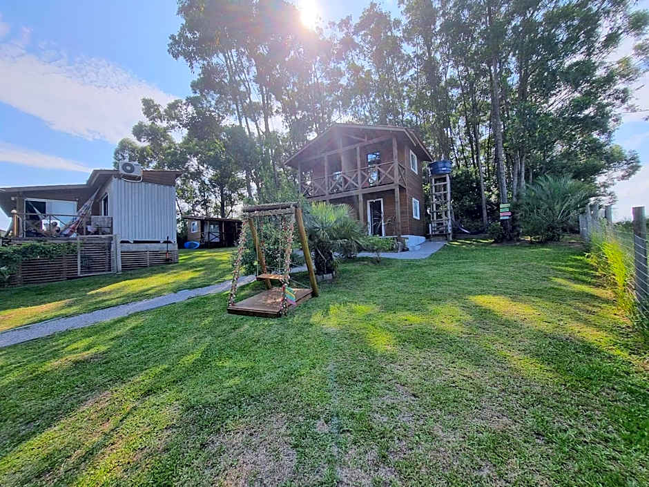 Pousada Rosa Shanti, café da manhã opcional, apenas 4 cabanas, piscina, estacionamento privativo, área de festas com churrasqueira e cervejeira, cantinho da fogueira, localizado junto a natureza