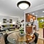 Beverly Hills Gem 1 BR Apt with Parking 218