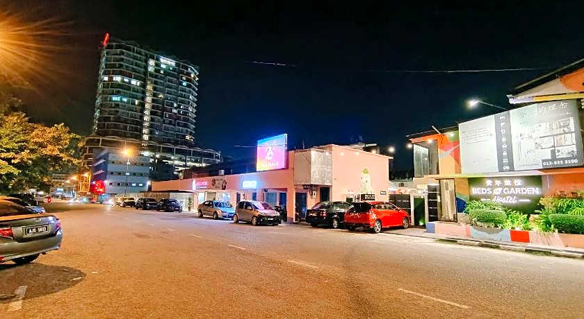 Beds In Garden Hostel