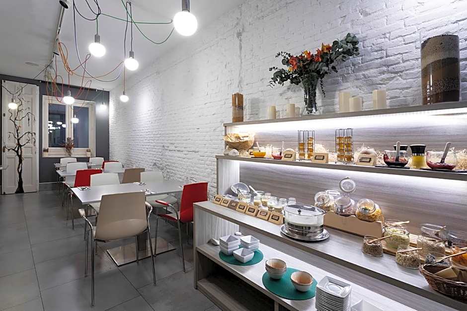 Petit Palace Lealtad Plaza