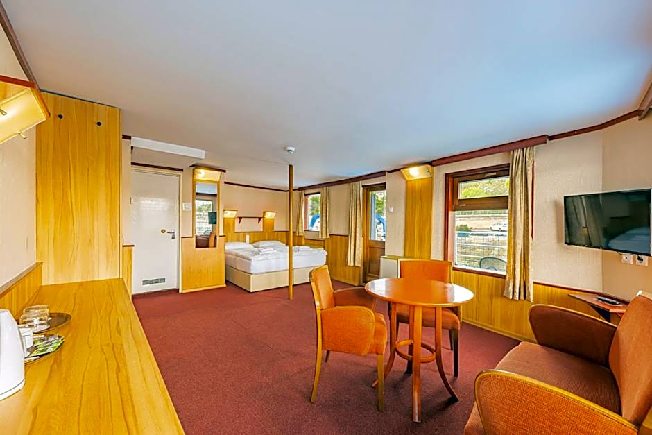 Fortuna Boat Hotel