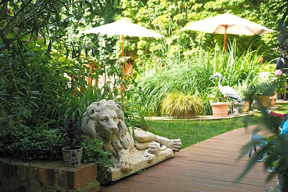 THE GATE GARDEN Hotel