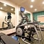  Holiday Inn Express & Suites
