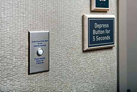 King Studio Suite - Hearing Access