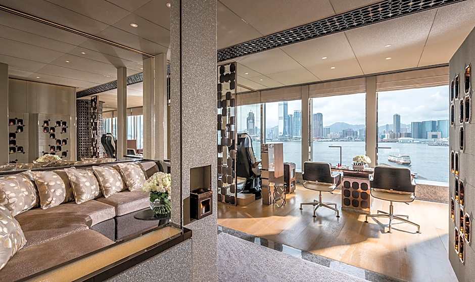 Four Seasons Hotel Hong Kong