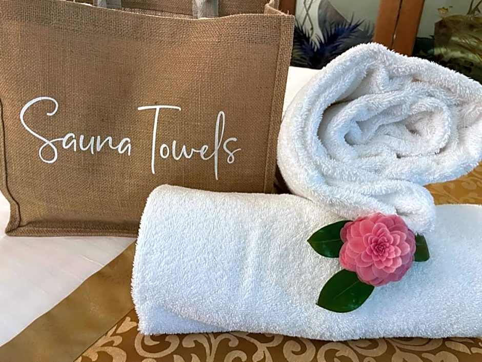 Tomah Retreat - Studio RELAX with fireplace