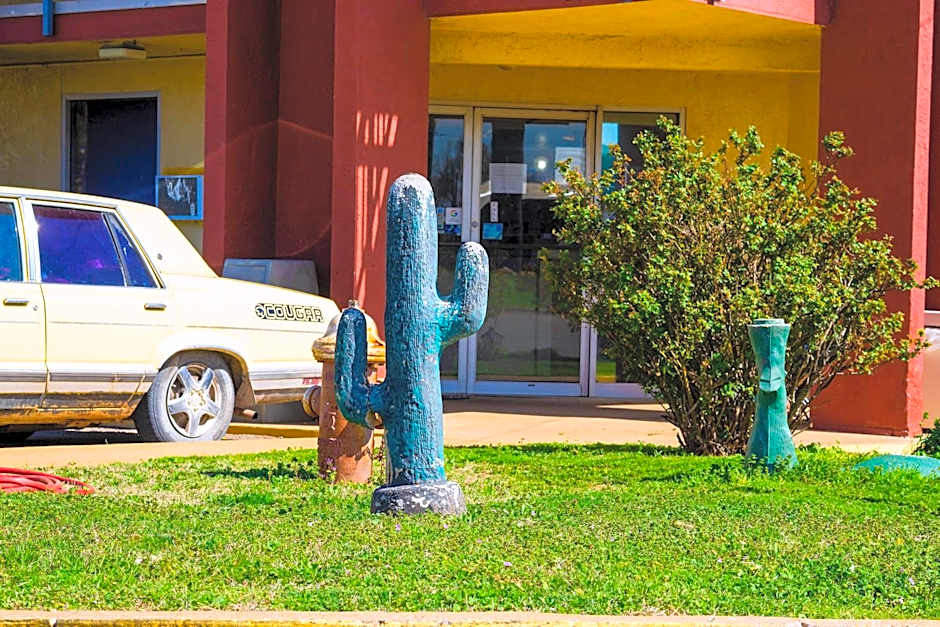 Castle Inn & Suites By OYO Chickasha