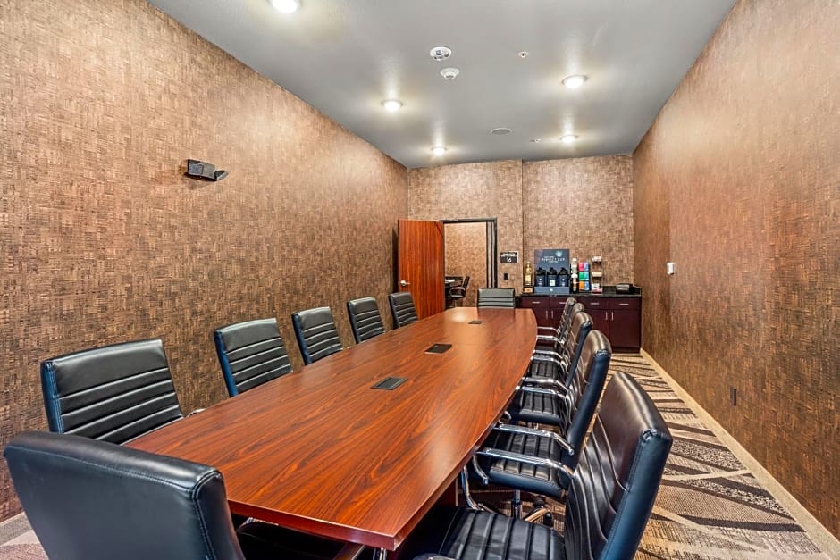 Cobblestone Hotel & Suites - De Pere