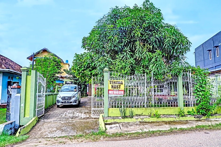 SPOT ON 91980 Kost Beringin 4