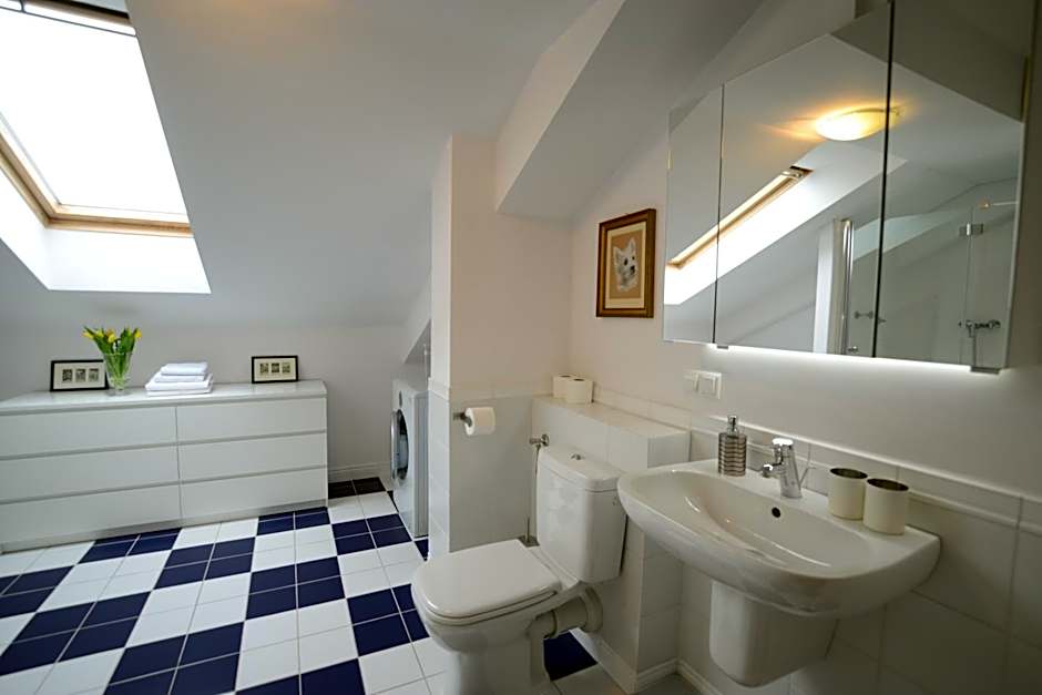Crystal Suites Old Town