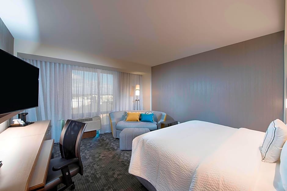 Courtyard by Marriott Atlanta Alpharetta/Avalon Area