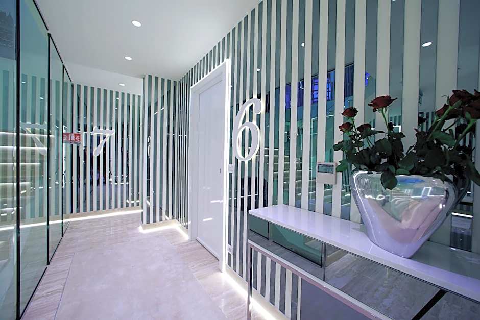 Hotel 9