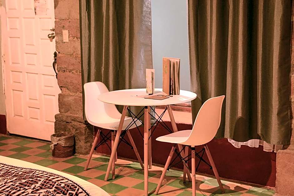 Petit Mesón (Pet Friendly Hotel)