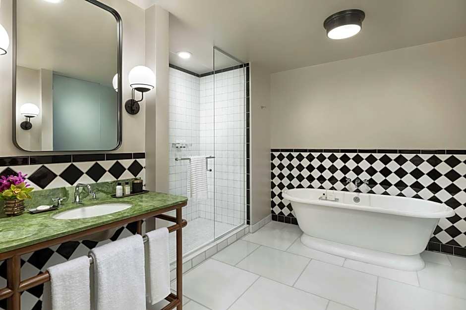 The Candler Hotel Atlanta, Curio Collection by Hilton