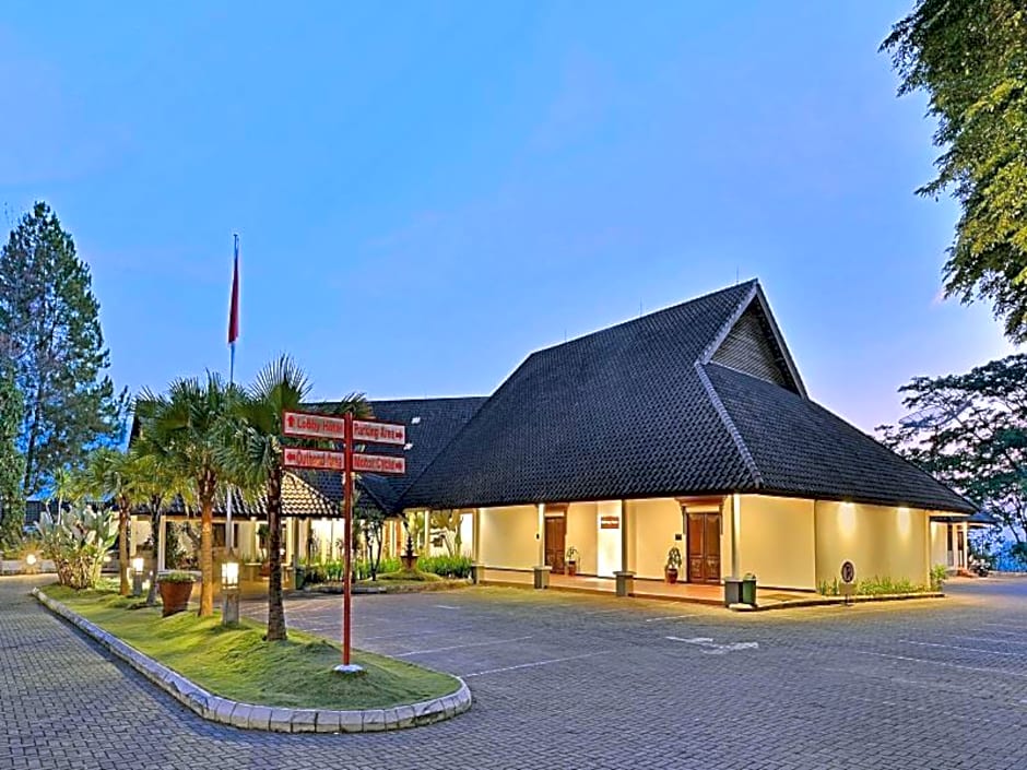 Grand Whiz Hotel Trawas