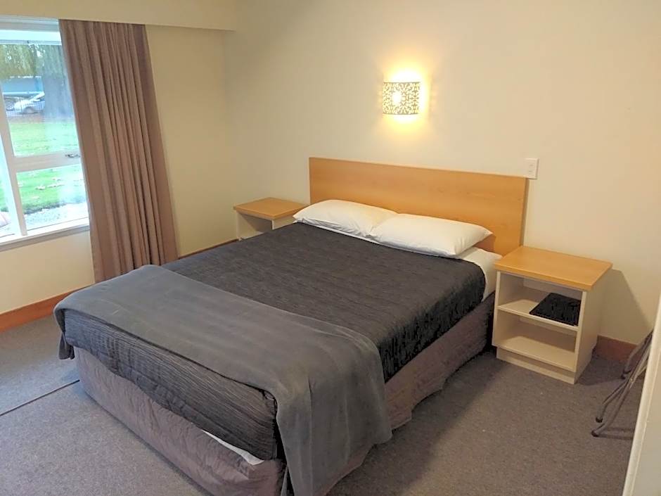 The Redwood Hotel