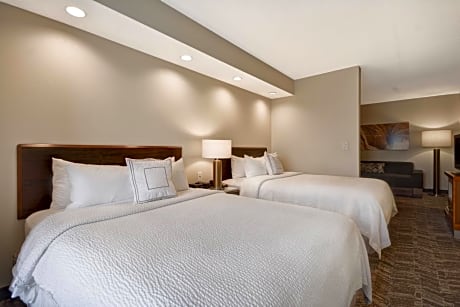 Queen Suite with Trundle Bed - Hearing Accessible