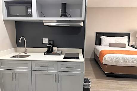Queen Room with Two Queen Beds and Kitchenette - Non-Smoking